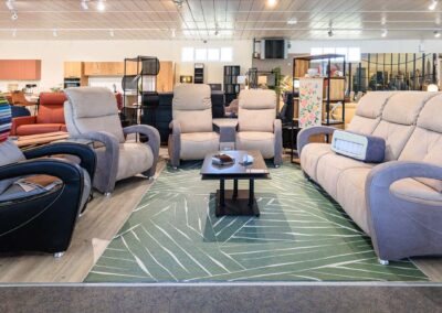 Fauteuils au magasin de meubles Montorfano